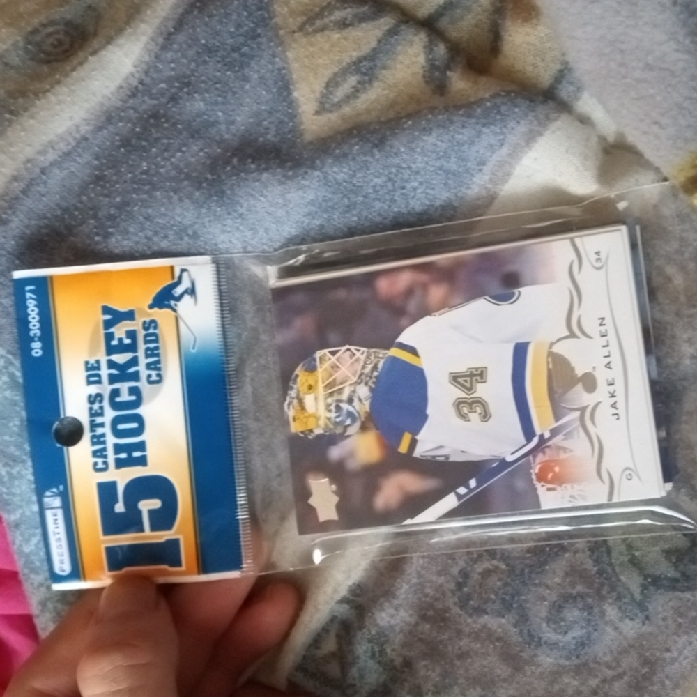 Unopened hockey card pack 15 cards